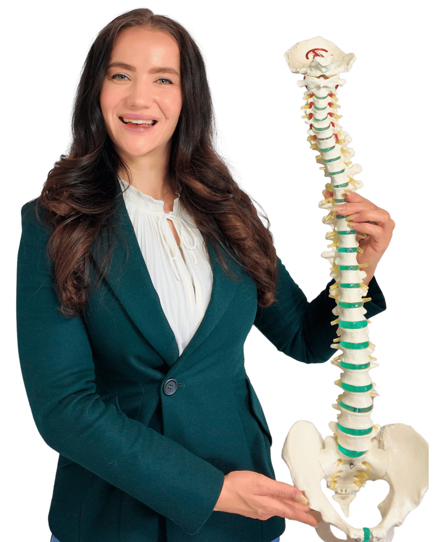 Franziska Barth mit Wirbelsäulen-Modell