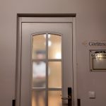 Eingangstür Kursraum Görlitzer Hotel Landschloss Korntal-Münchingen Fitnesskurse Bodyfit Training Franziska Barth